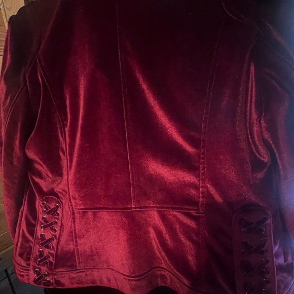 Steve Madden Women's Deep Red Velvet Jacket - Picture 4 of 4